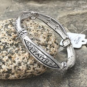 🍀CLOSEOUT🍀 Faith Hope Love Stretch Bracelet